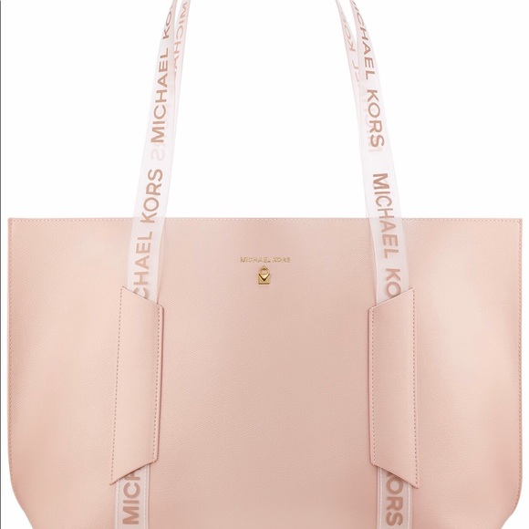 Michael Kors Handbags - Michael Kors Tote